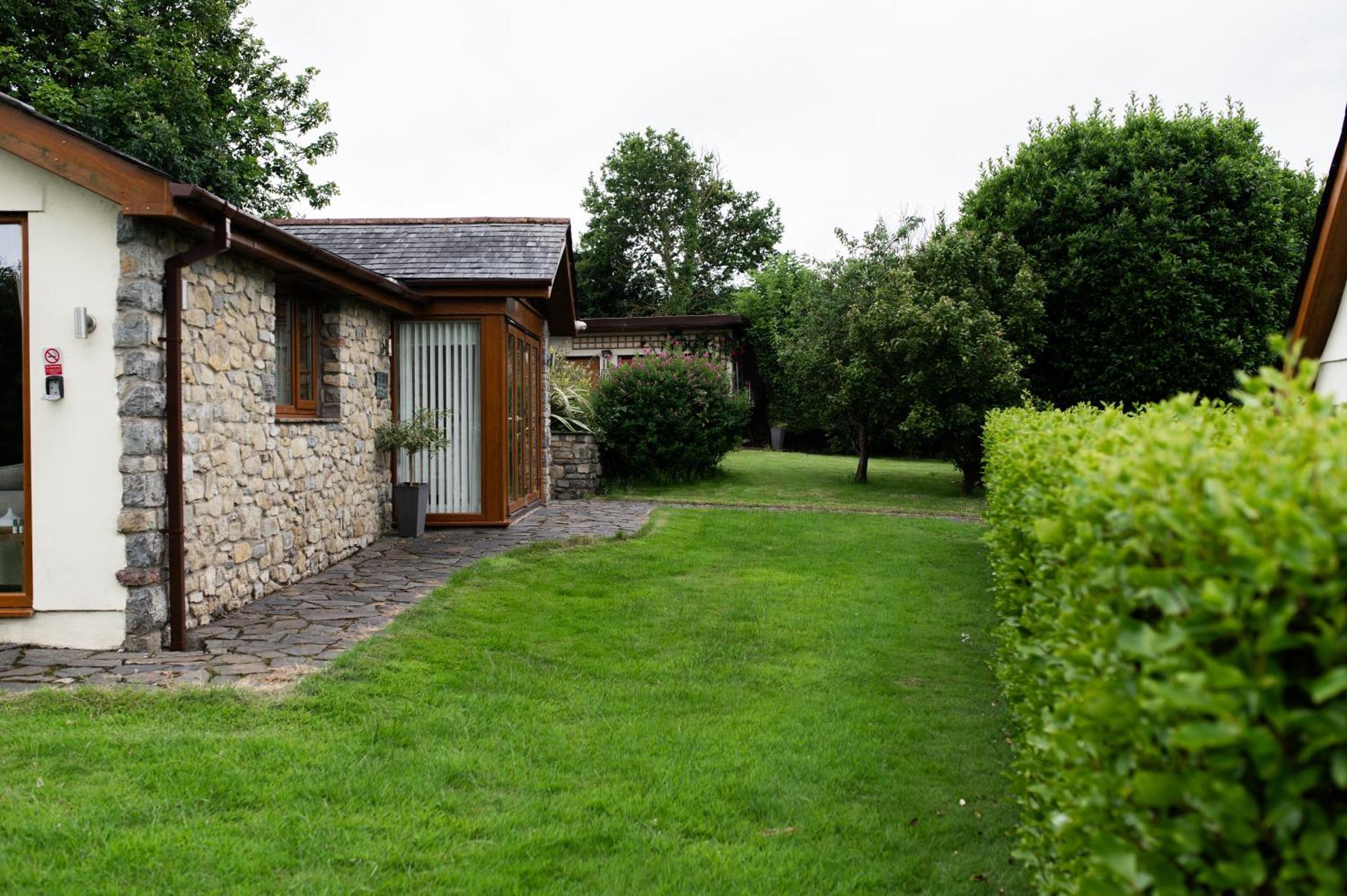 Hotel The Anchorage & The Tackleshed Llancarfan Exterior foto