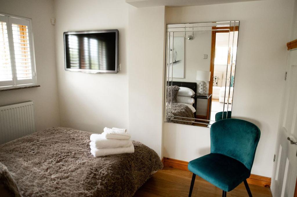 Hotel The Anchorage & The Tackleshed Llancarfan Habitación foto