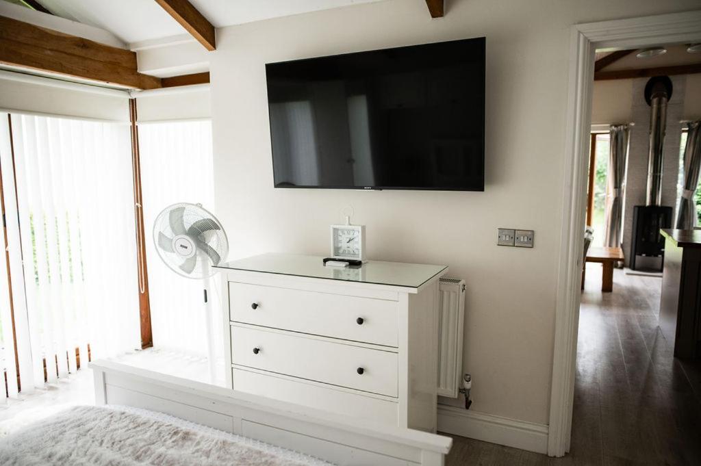 Hotel The Anchorage & The Tackleshed Llancarfan Habitación foto